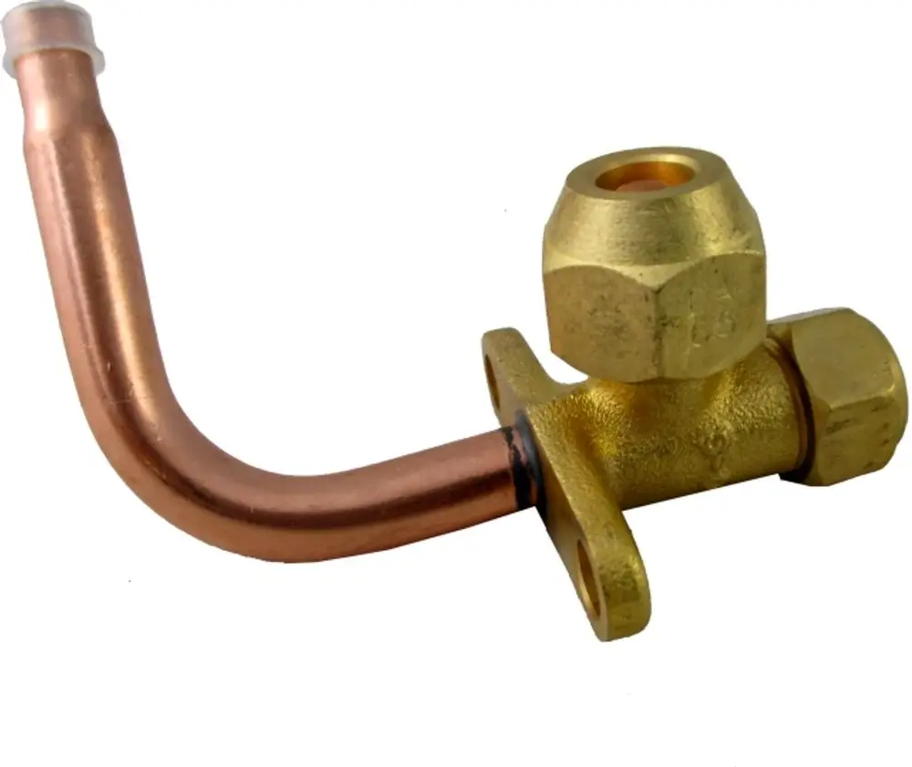 Kupferrohr mit einer gebogenen Form, angeschlossen an einen massiven, goldfarbenen Absperrhahn. Produkt von Wolf, geeignet für die Flüssigkeitsleitung in Heizungsanlagen.